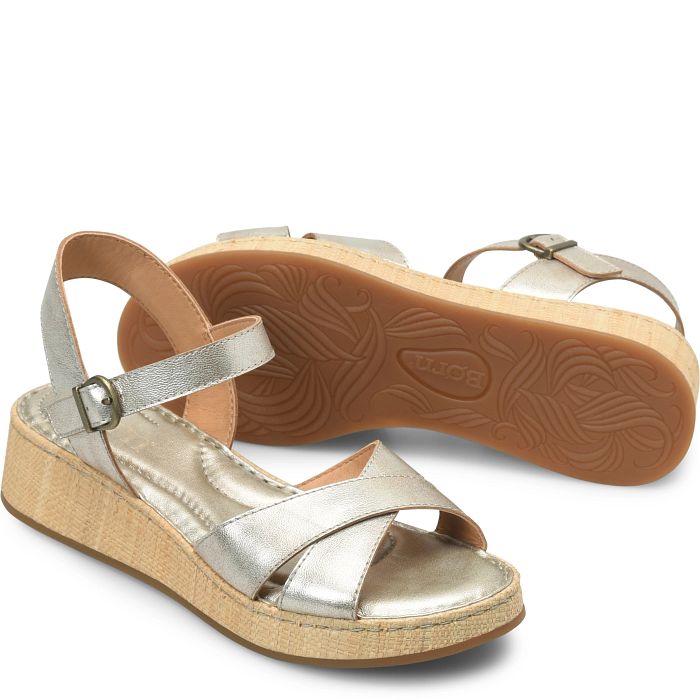 Cannes wedge in metallic.