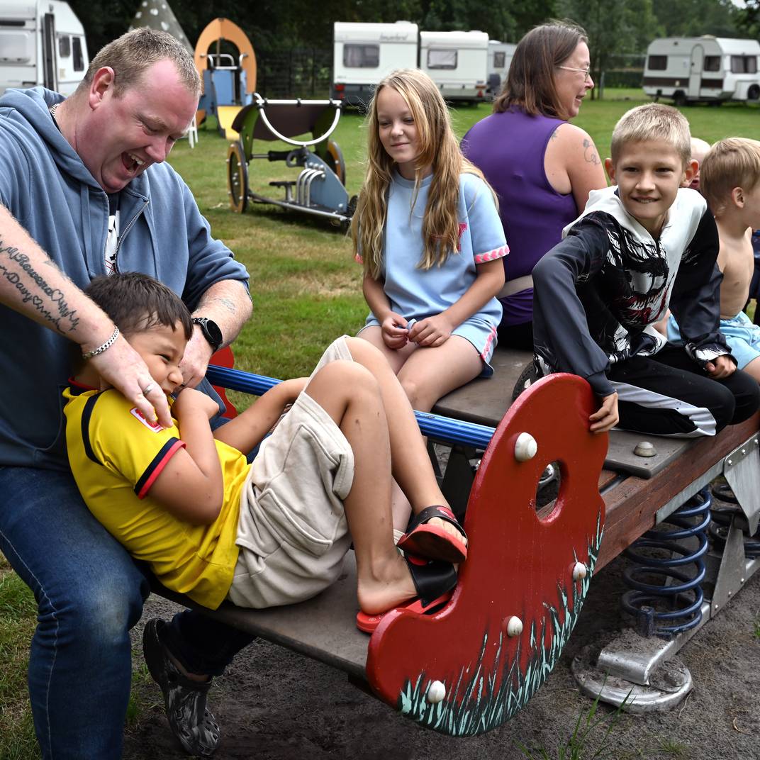 Vakantie-ongelijkheid groeit, maar op de gratis camping van Appie Wijma in Opende is iedereen gelijk