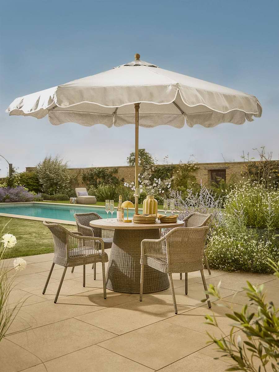 Vattern Dining Set