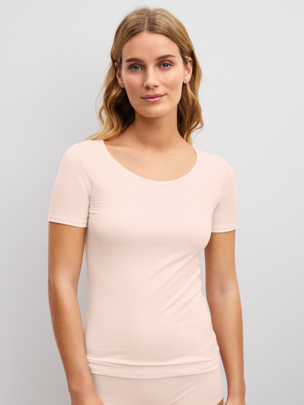 Women model is wearing Shirt shortsleeve made of Cotton in Pink, Unicoloured from the Natural Comfort series by CALIDA, Front view