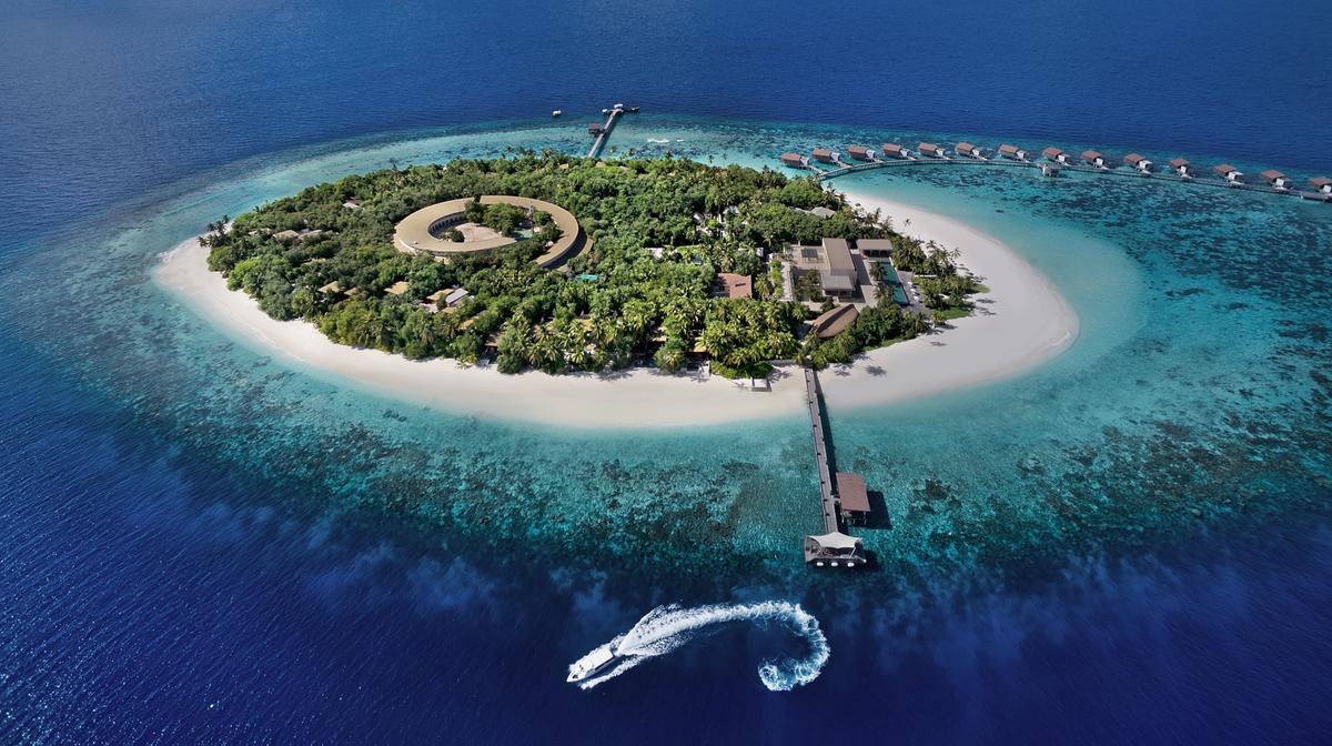 Maldives All-Inclusive Luxury Villas with Free-Flow Drinks & Roundtrip Domestic Transfers