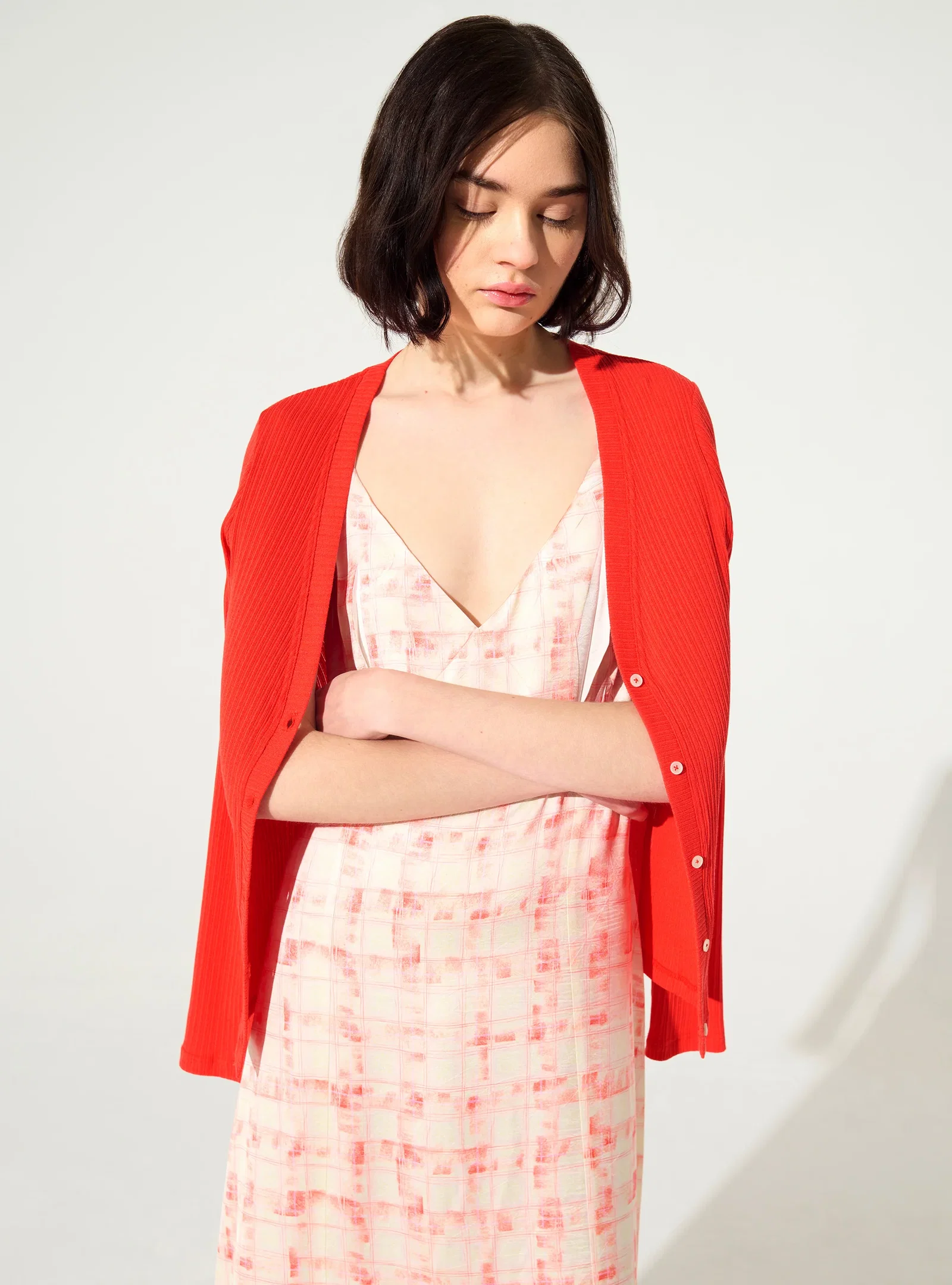 Image of Cardigan ajusté plissé en coton rouge