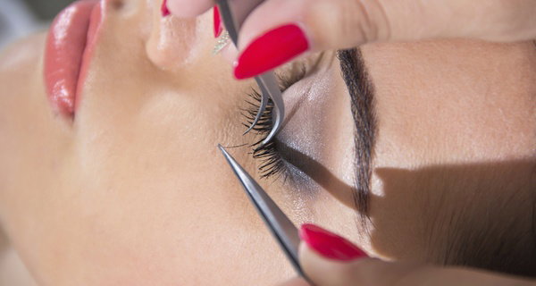Up to 79% Off on Eyelash Extensions at Peach Academy