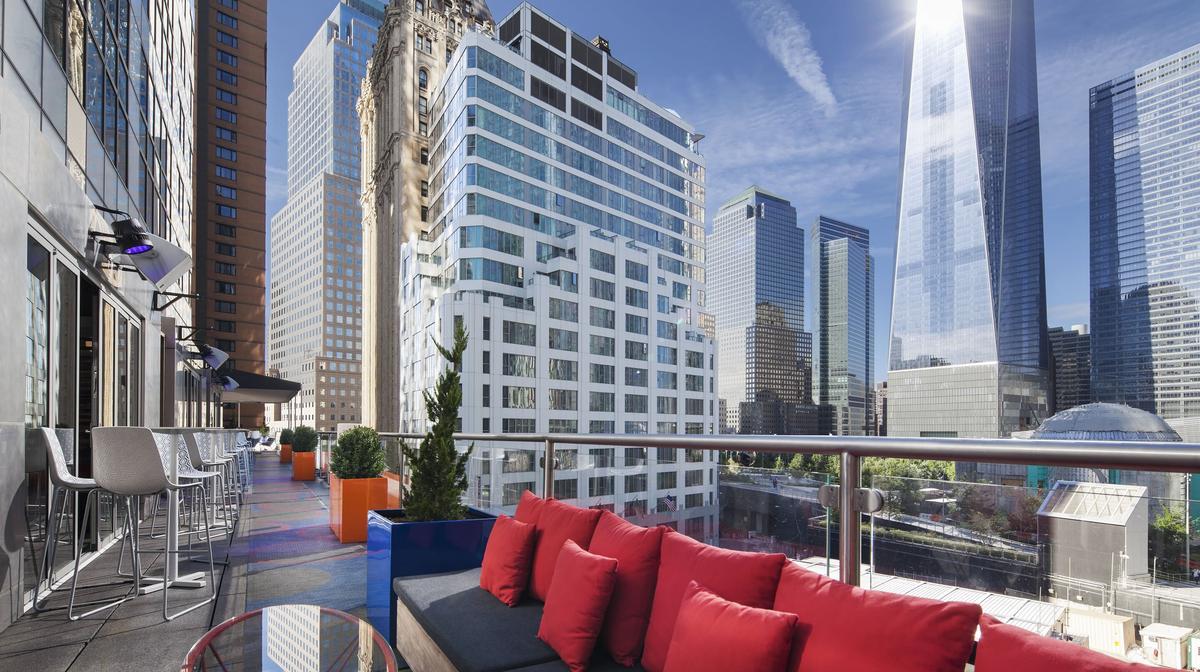 Modern New York Lower Manhattan Retreat with Skyline Views & Daily Breakfast