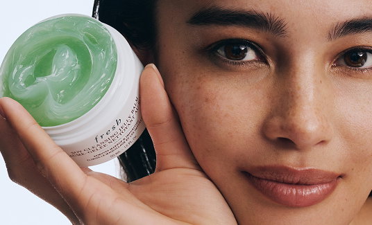 Glides onto skin without mess or crumbling