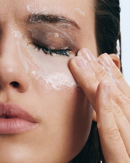 No tugging, oily residue, or foggy eyes