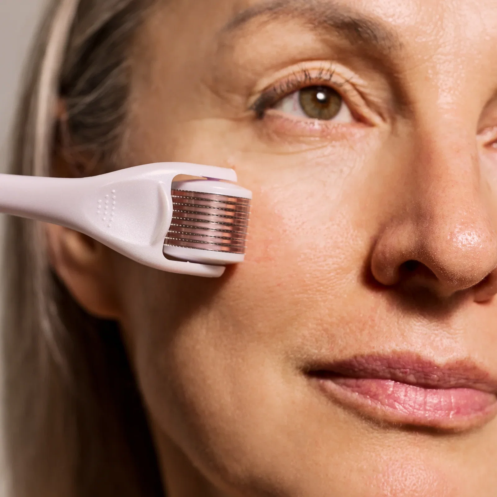The Derma Roller | 540 Titanium Microneedle Facial Tool (The Derma Roller)