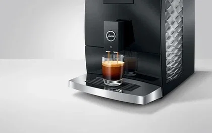 C3 pouring espresso