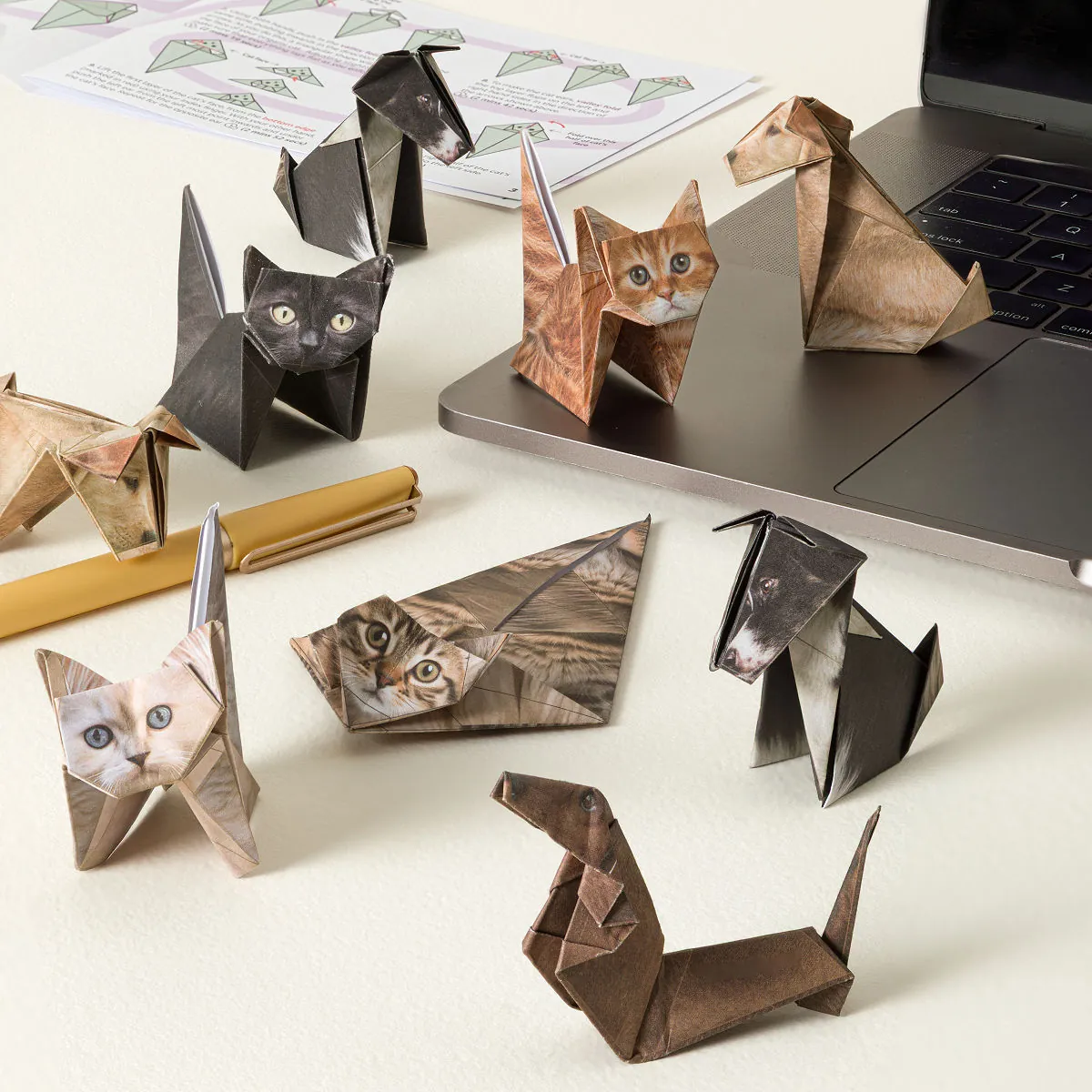 Paper Desk Pets