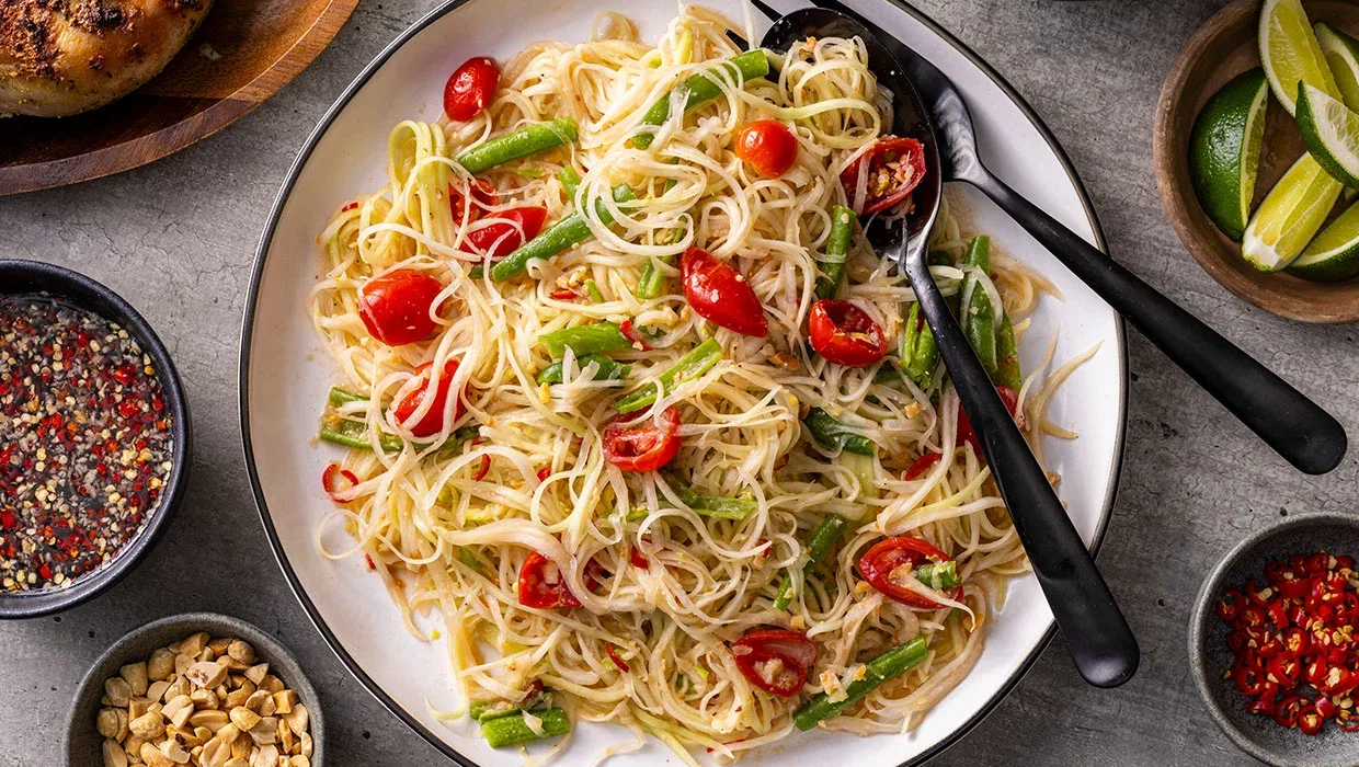 Som Tam Thai (Thai-Style Papaya Salad)