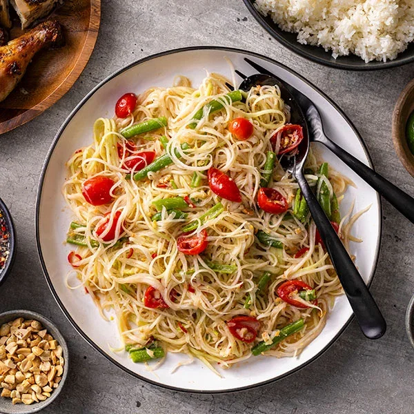Som Tam Thai (Thai-Style Papaya Salad)