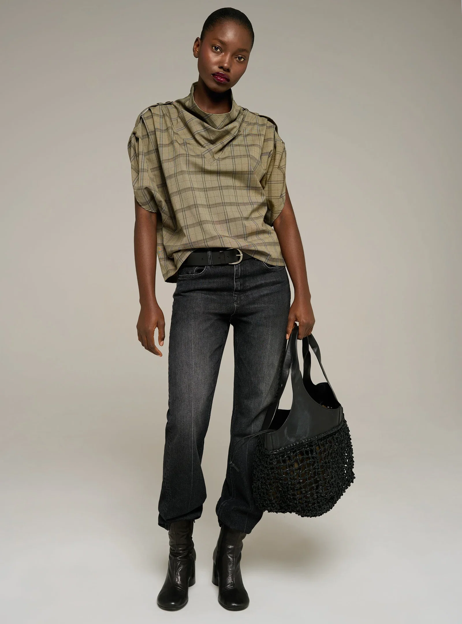 Image of Blouse oversize col bénitier manches courtes à carreaux