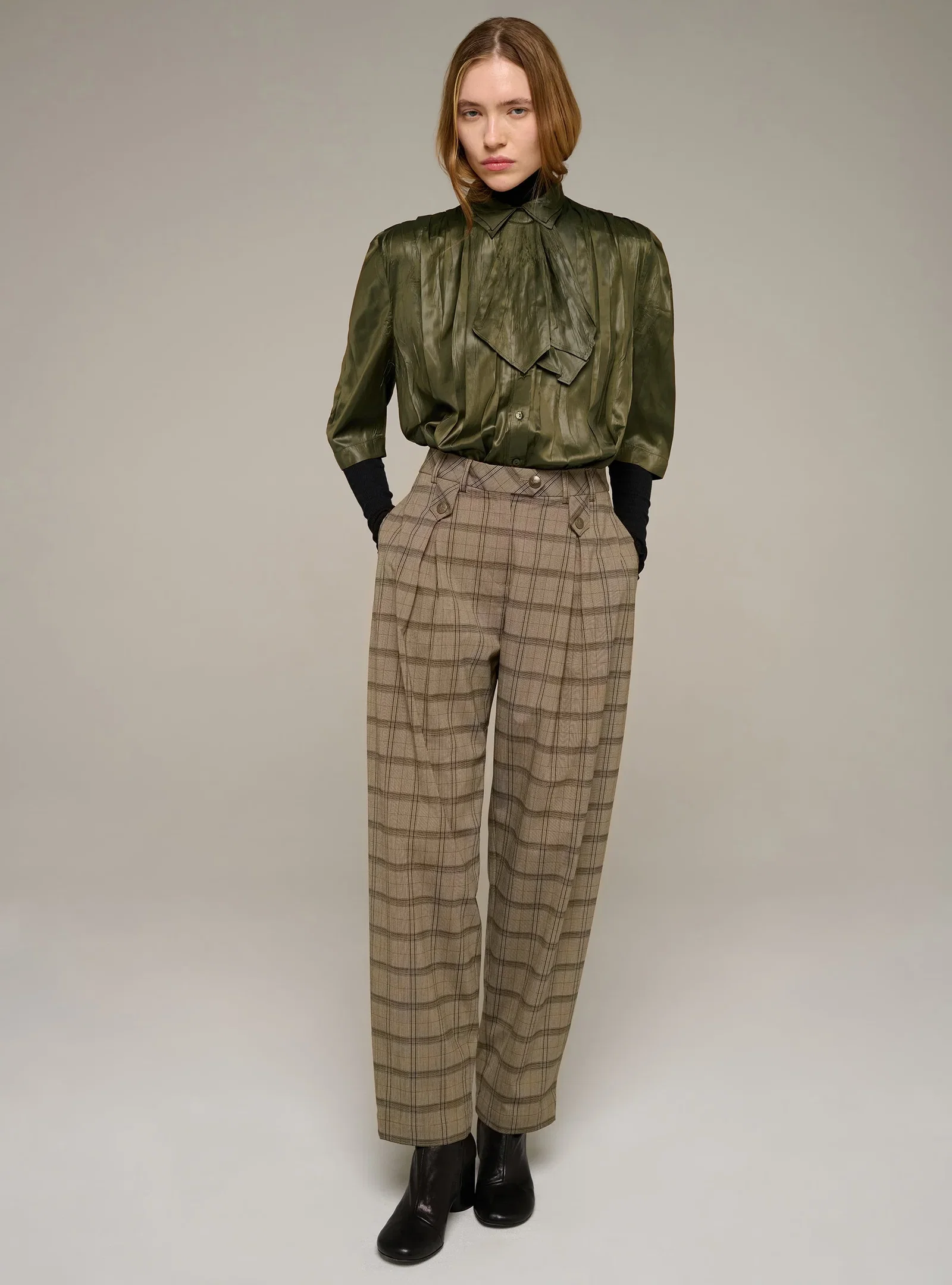 Image of Pantalon carrotte à carreaux