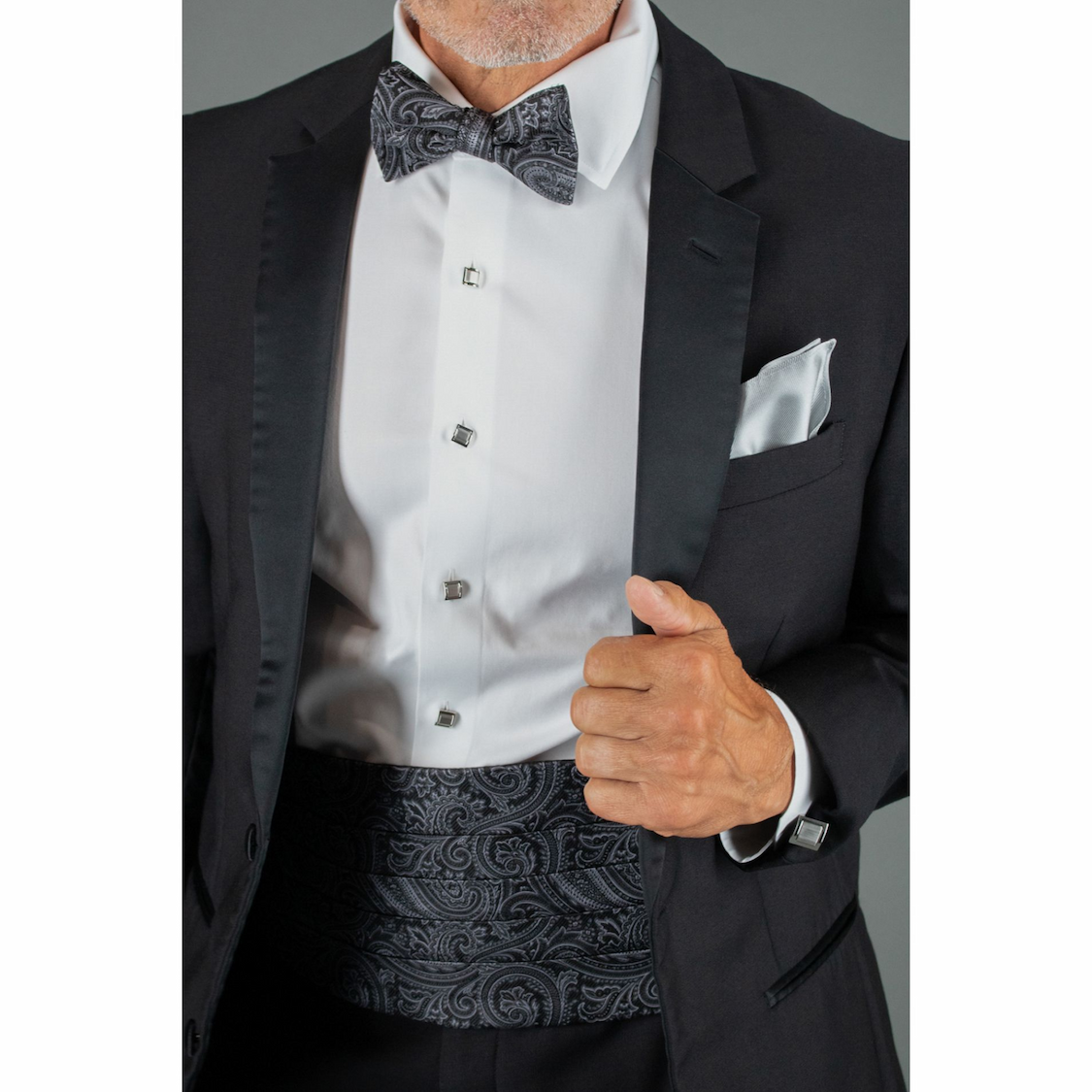 Man wearing formalwear set in sobee