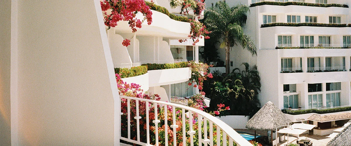 Save on stays in popular destinations. 