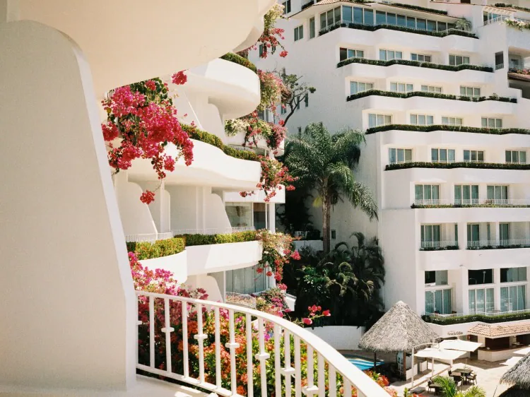 Save on stays in popular destinations. 