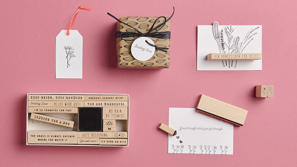 Geschenk und Karten mit Stempelmotiven aus in the Meadow verziert