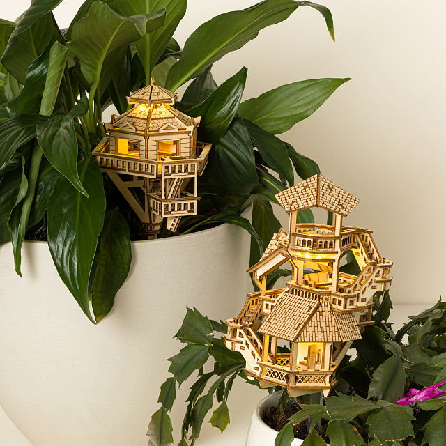 Light Up Plant Treehouse Build Kit