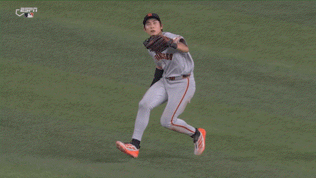 An animated gif of Jung Hoo Lee making a sliding catch with his glove against his left hip