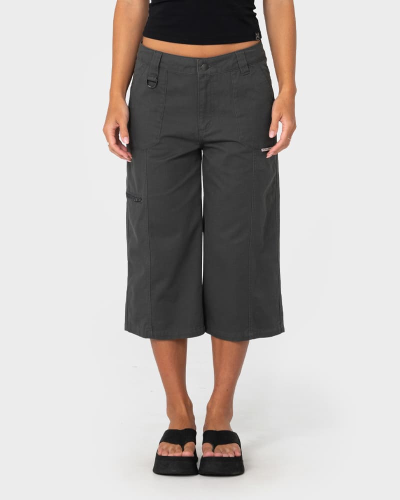 It Gyrl Low Rise Capri Cargo Pant