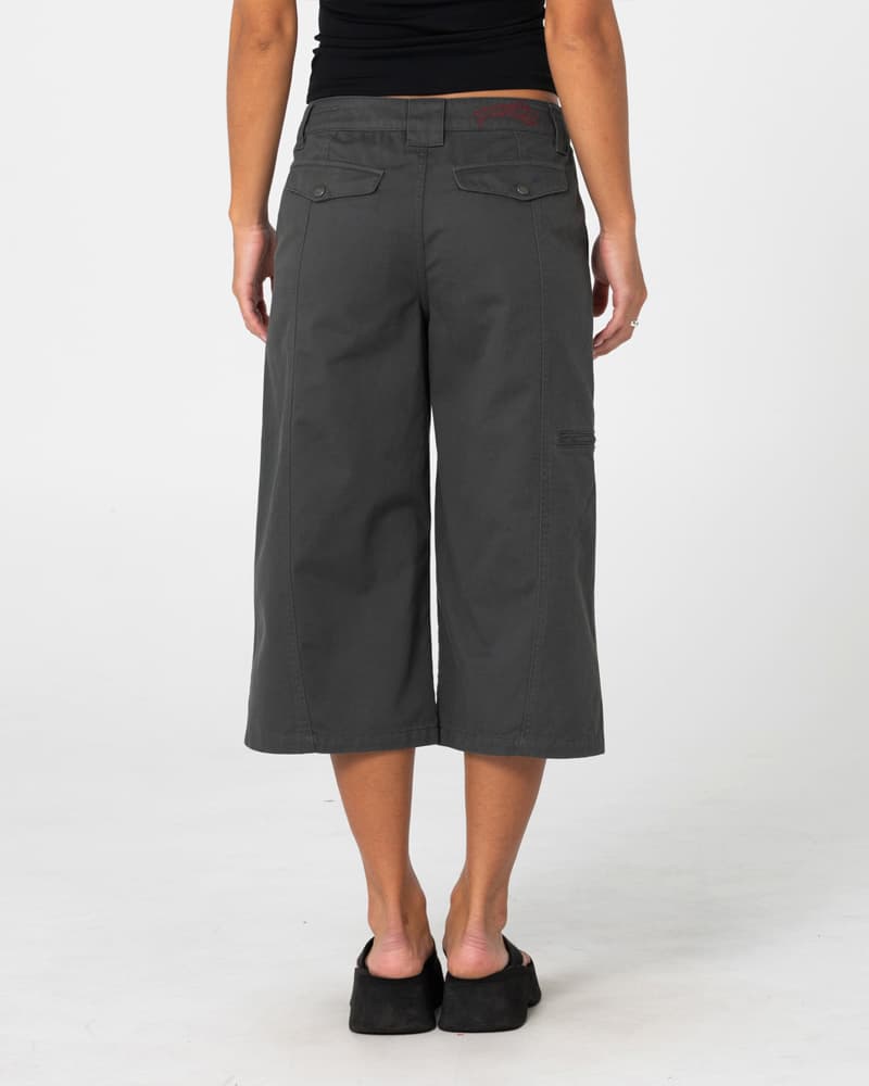 It Gyrl Low Rise Capri Cargo Pant