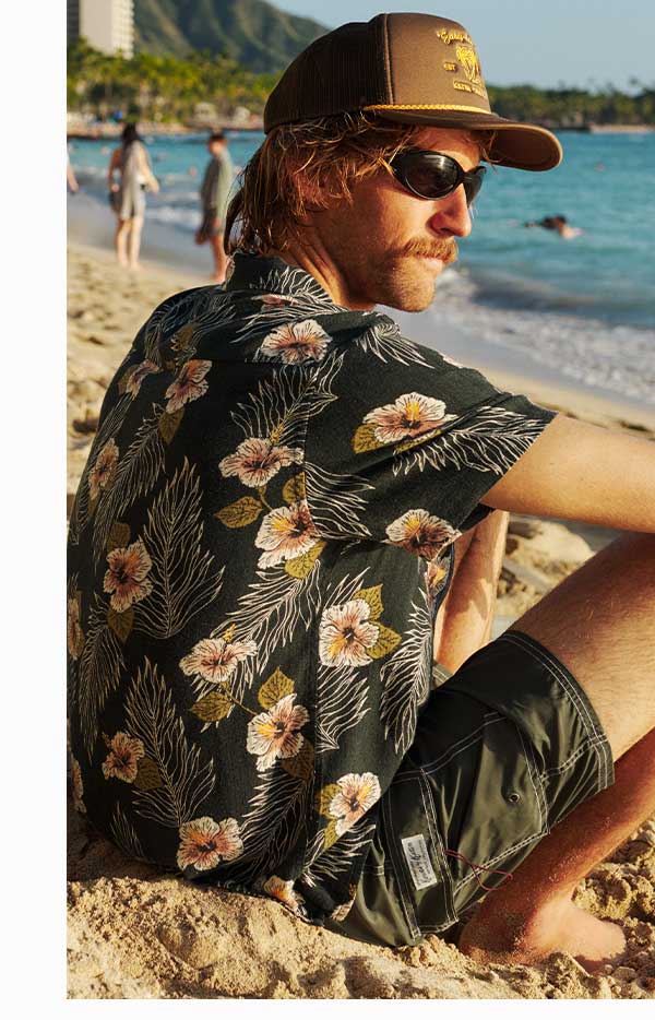 Man wearing the Mallow Shirt