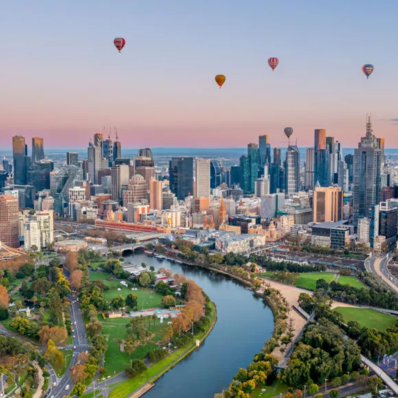 Melbourne city skyline, with hot air balloons, linking to BA High Life site.