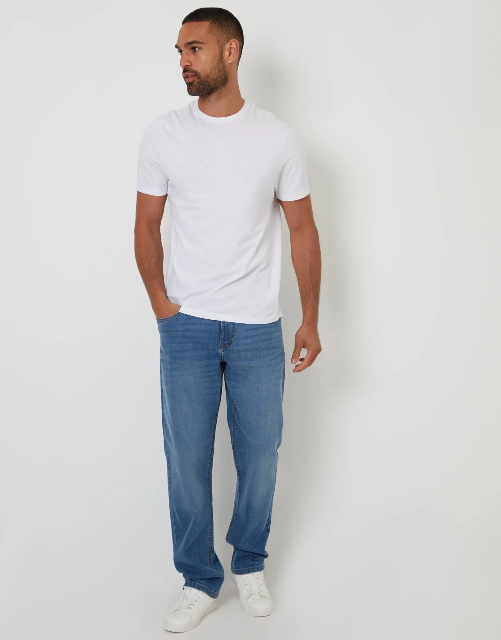 Image of Straight Leg Jeans in Light Wash