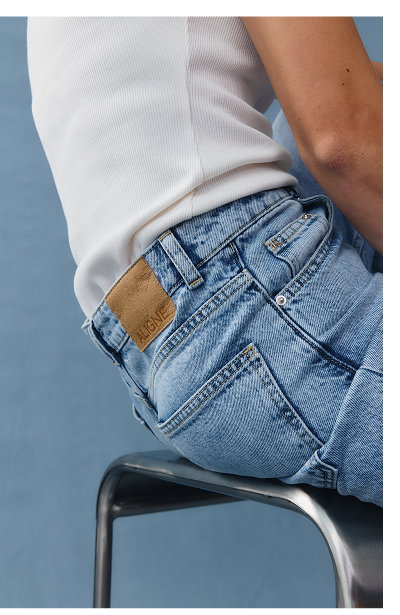 HIGH RISE STRAIGHT LEG JEANS 