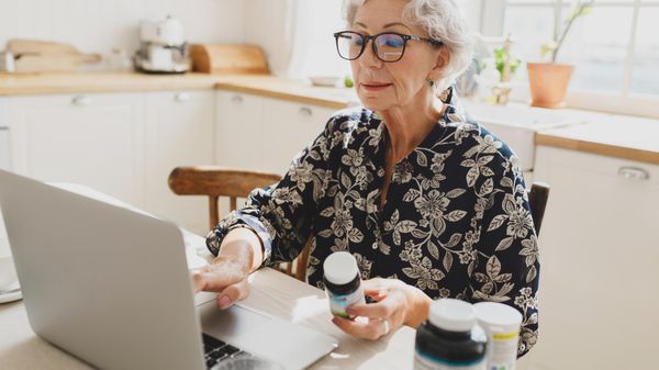 Alzheimer: une étude met en garde contre un complément alimentaire répandu