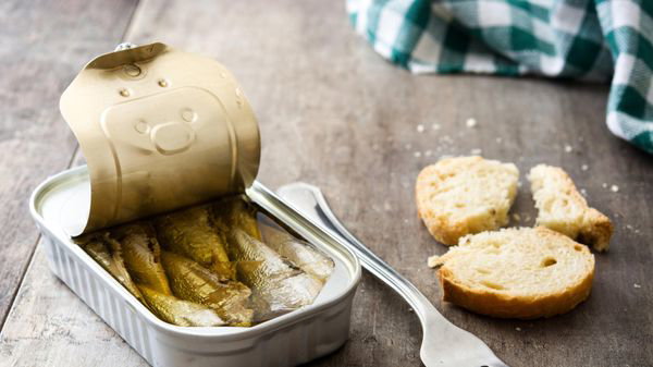 Peut-on mettre une boîte de conserve ouverte dans le frigo?&nbsp;