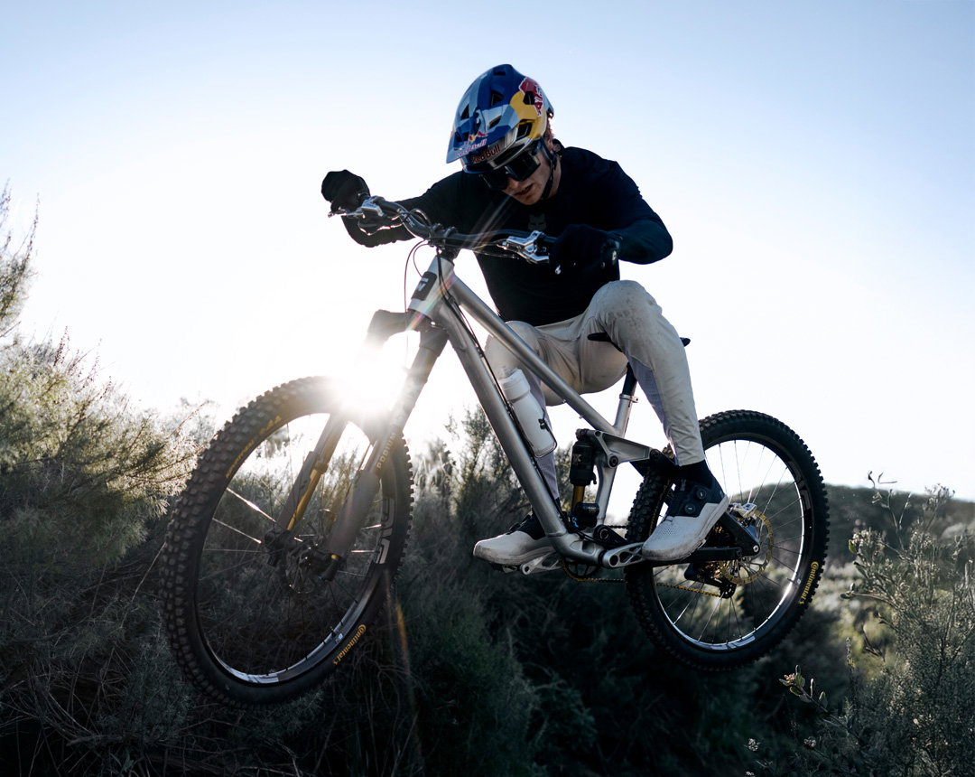 UP TO 60% OFF MTB PANTS & JERSEYS