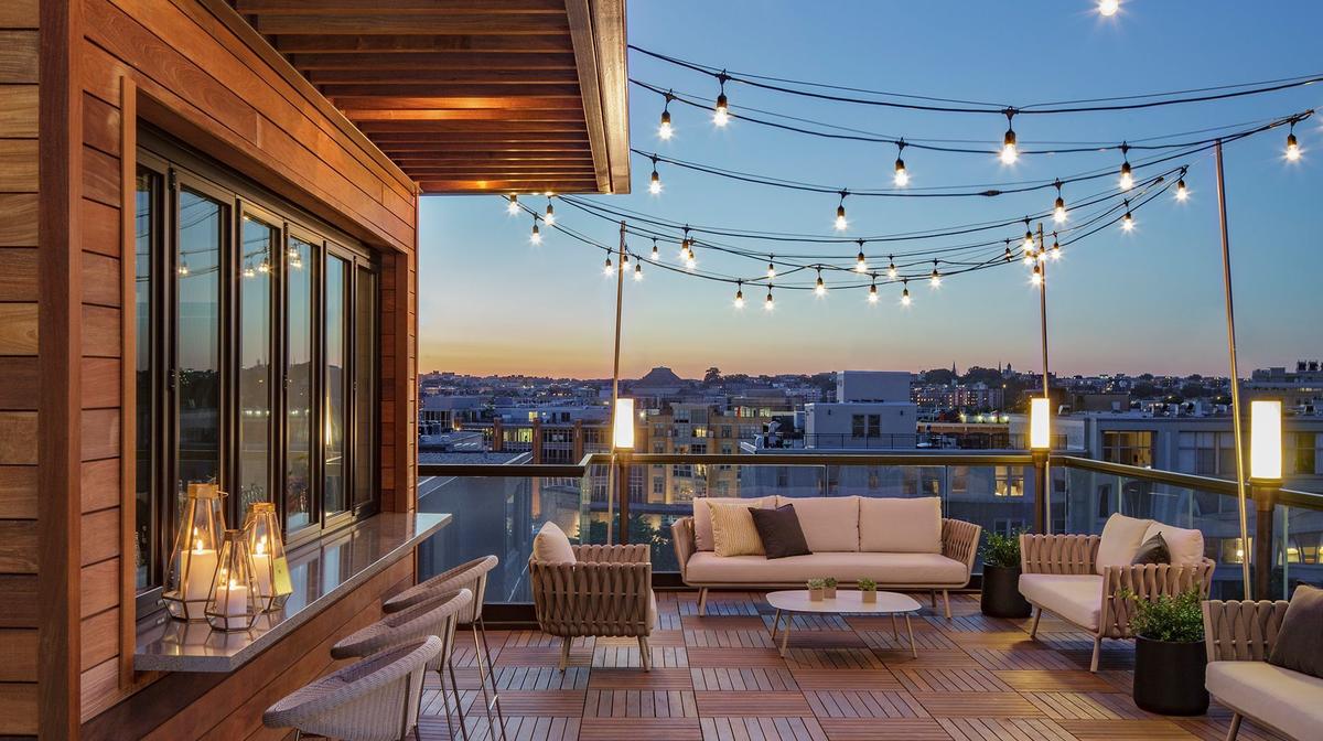 Award-Winning Washington, D.C. Elegance near The White House with Rooftop Pool Bar & Daily US$50 Credit