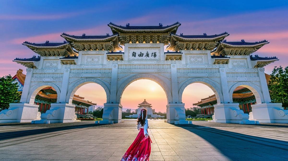 Premium 13-Day Best of Taiwan Tour 2027 with Taipei, Breezy Blue Train & Yilan