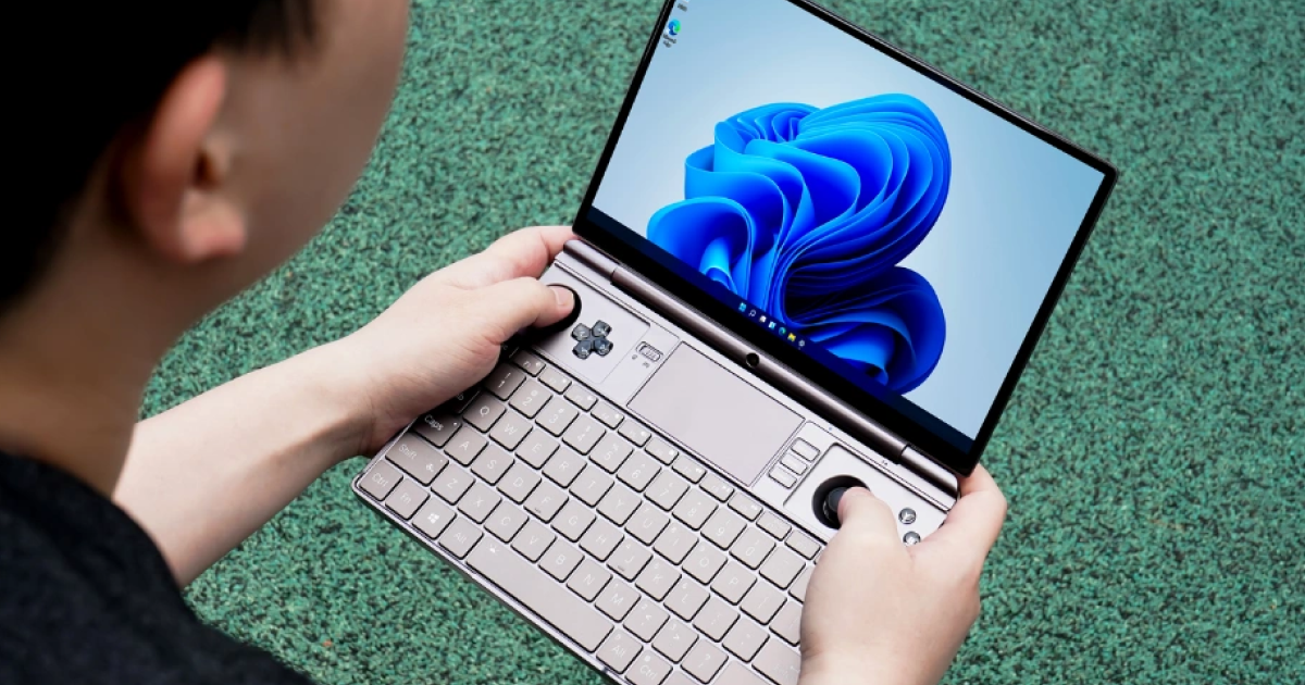 GPD WIN Max 2 2025 Handheld Gaming PC AI 9 HX 370