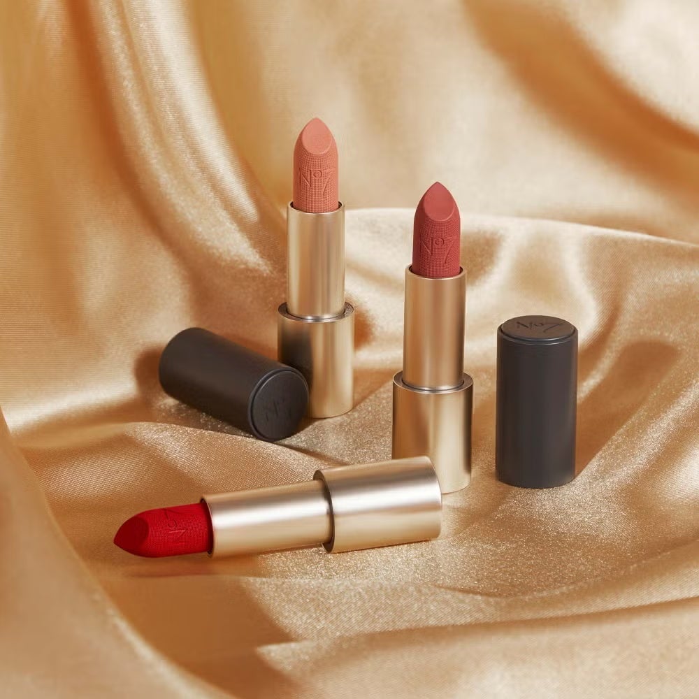 No7 Pro Artist Matte Muse Lipstick 0.11 oz - Red Carpet Ready