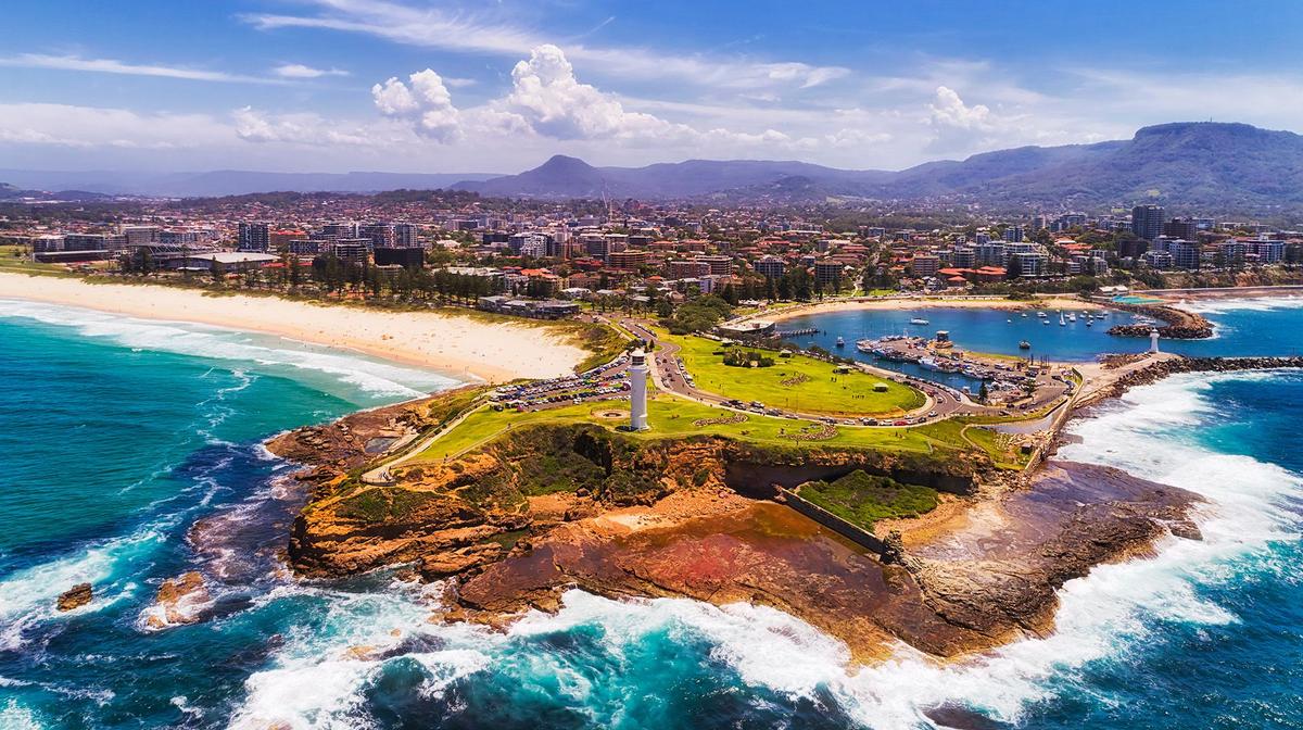 Coastal Escape in the Heart of Wollongong with Daily Breakfast & Nightly Drinks