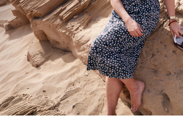 Midi-jurk, polka dots, V-hals, schouderplooien
