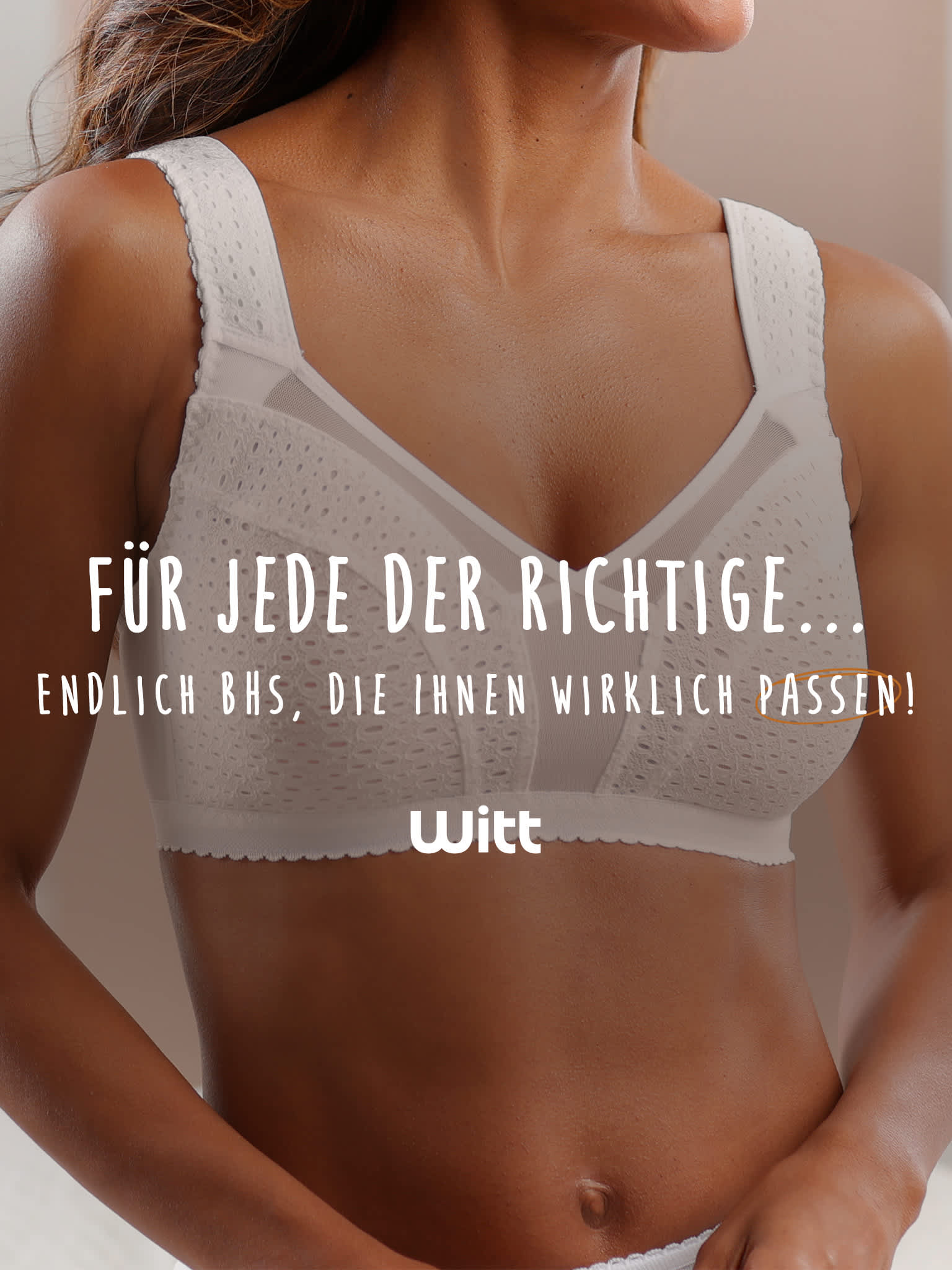 Ein Bild mit dem Text 'Für jede der Richtige... Endlich BHs, die Ihnen wirklich passen!'. Der Hintergrund zeigt den Mittelteil einer Frau im weißen Spitzen-BH, der Fokus liegt auf dem BH und dem Oberkörper, der Hintergrund ist weich und unscharf.