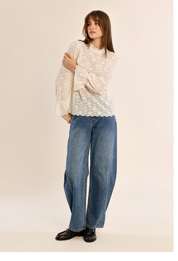 Blouse droite en semi-transparence