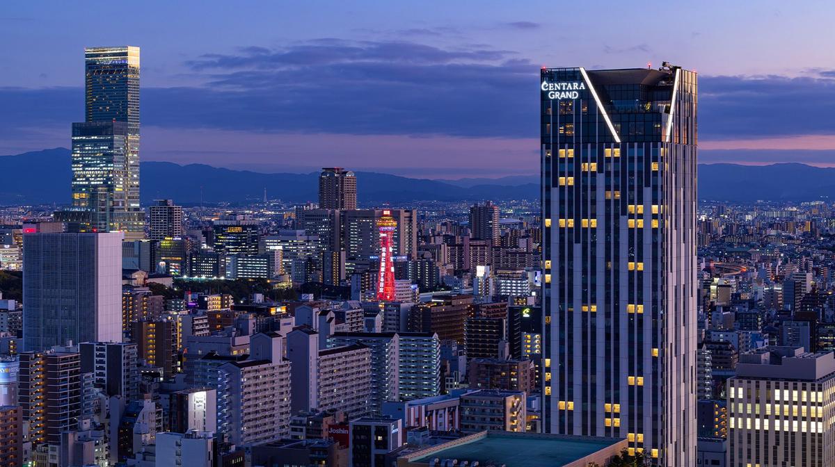 Central Osaka Escape: Sky-High Glamour near Namba Station with Daily Breakfast & Nightly Cocktails