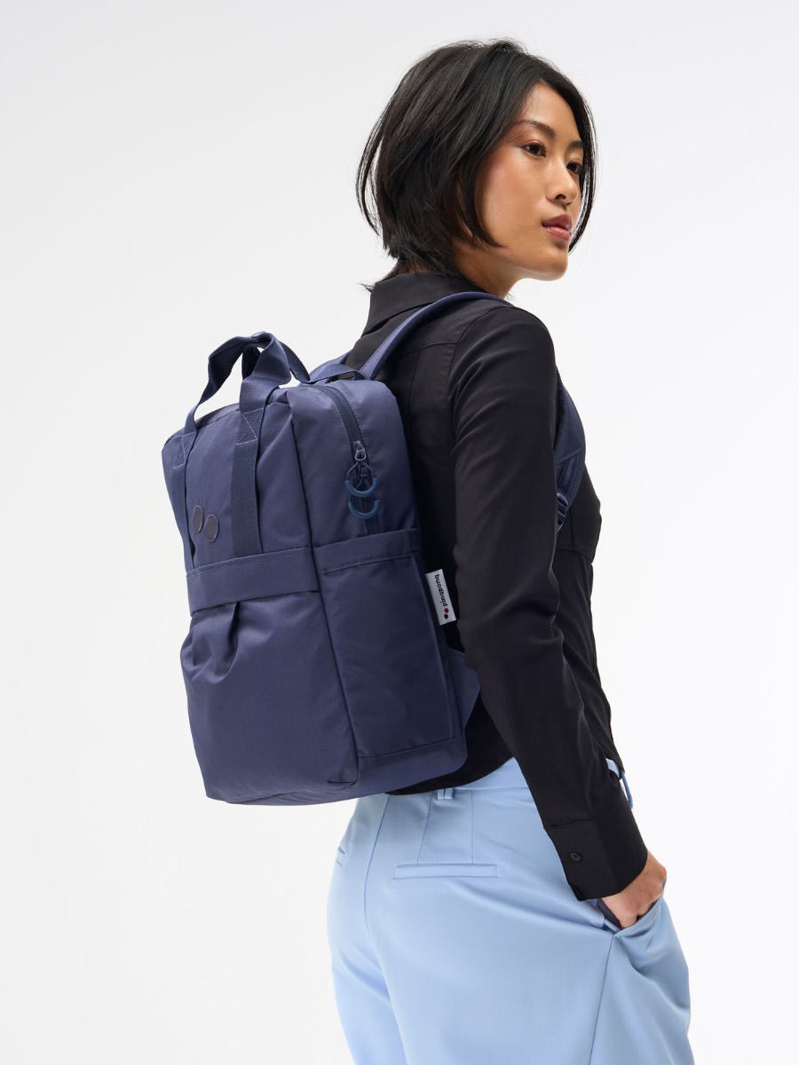 Frau mit Rucksack