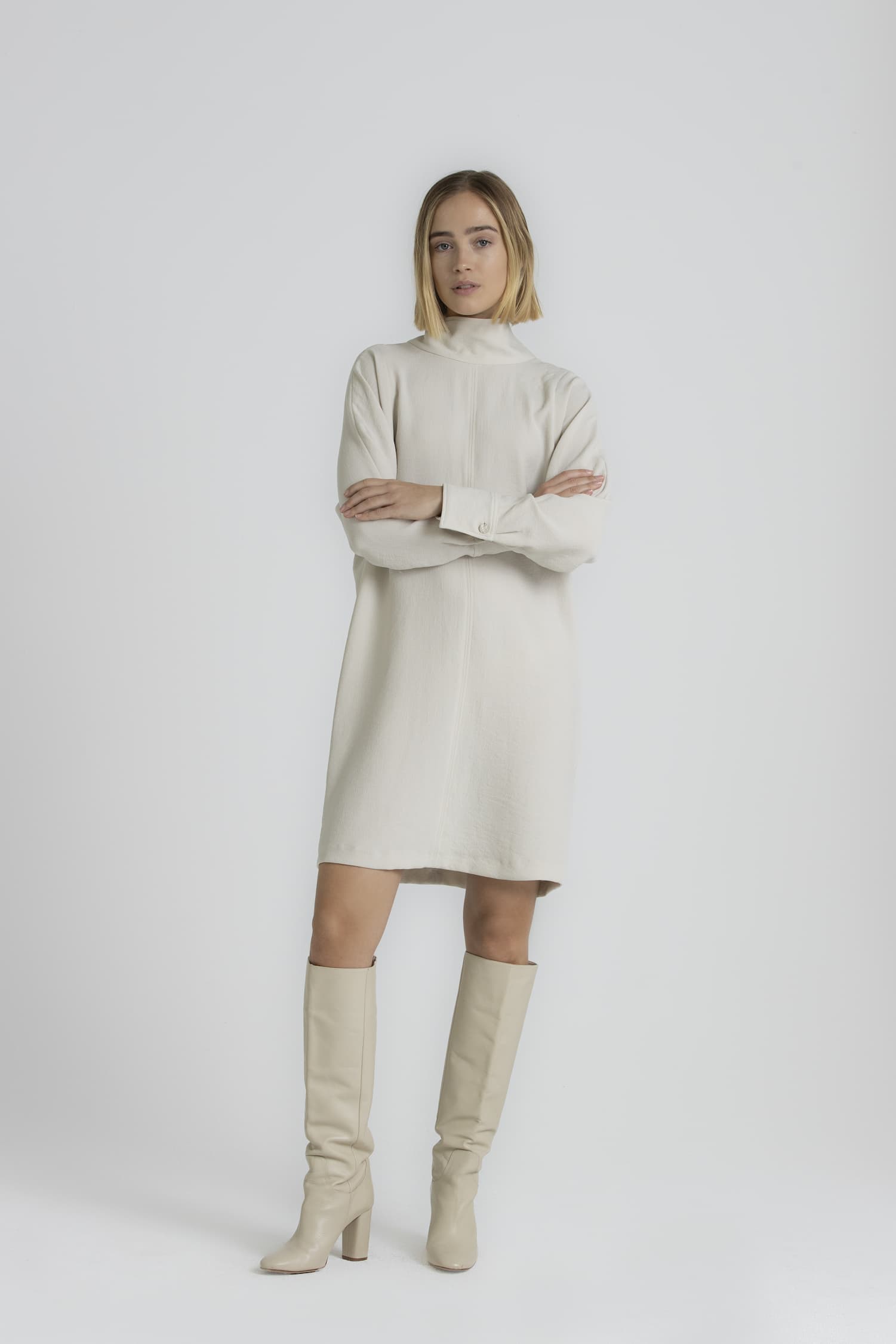 KIORA jurk in mastic