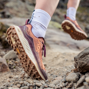 Close up livestyle image of the women's Skyterra trail running shoe outsole 