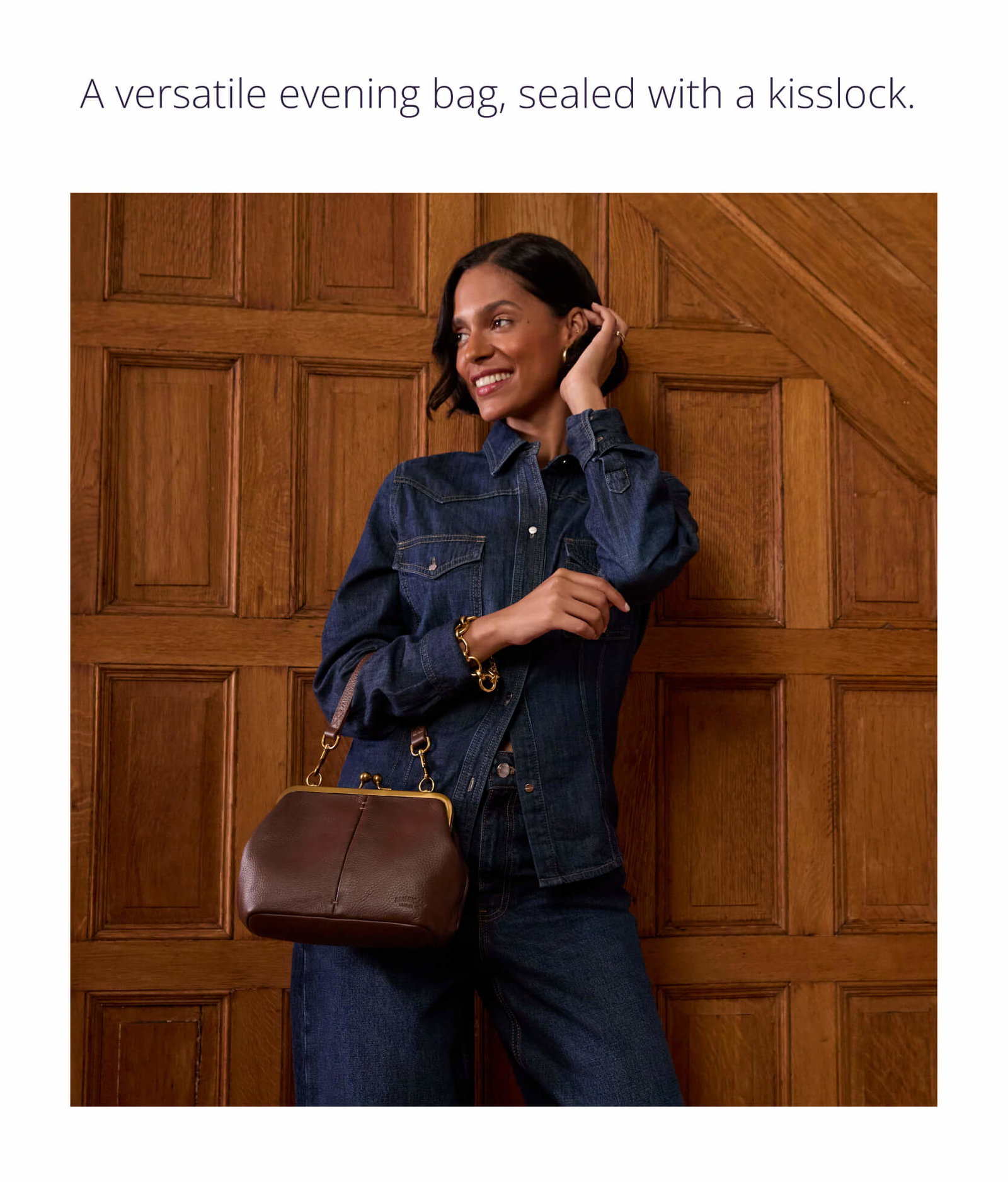 A versatile evening bag, sealed with a kisslock. 