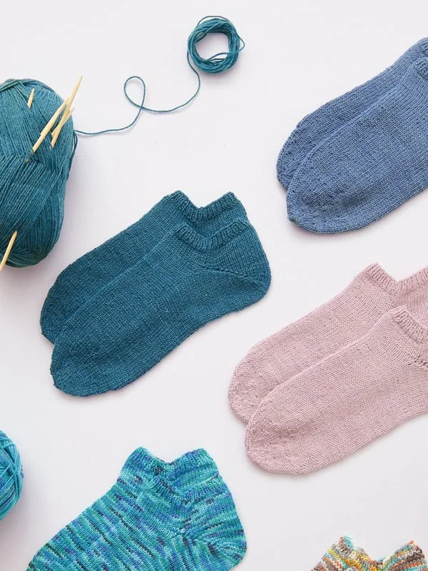 Kurze Sommersocken in Petrol, Altrosa und Hellblau