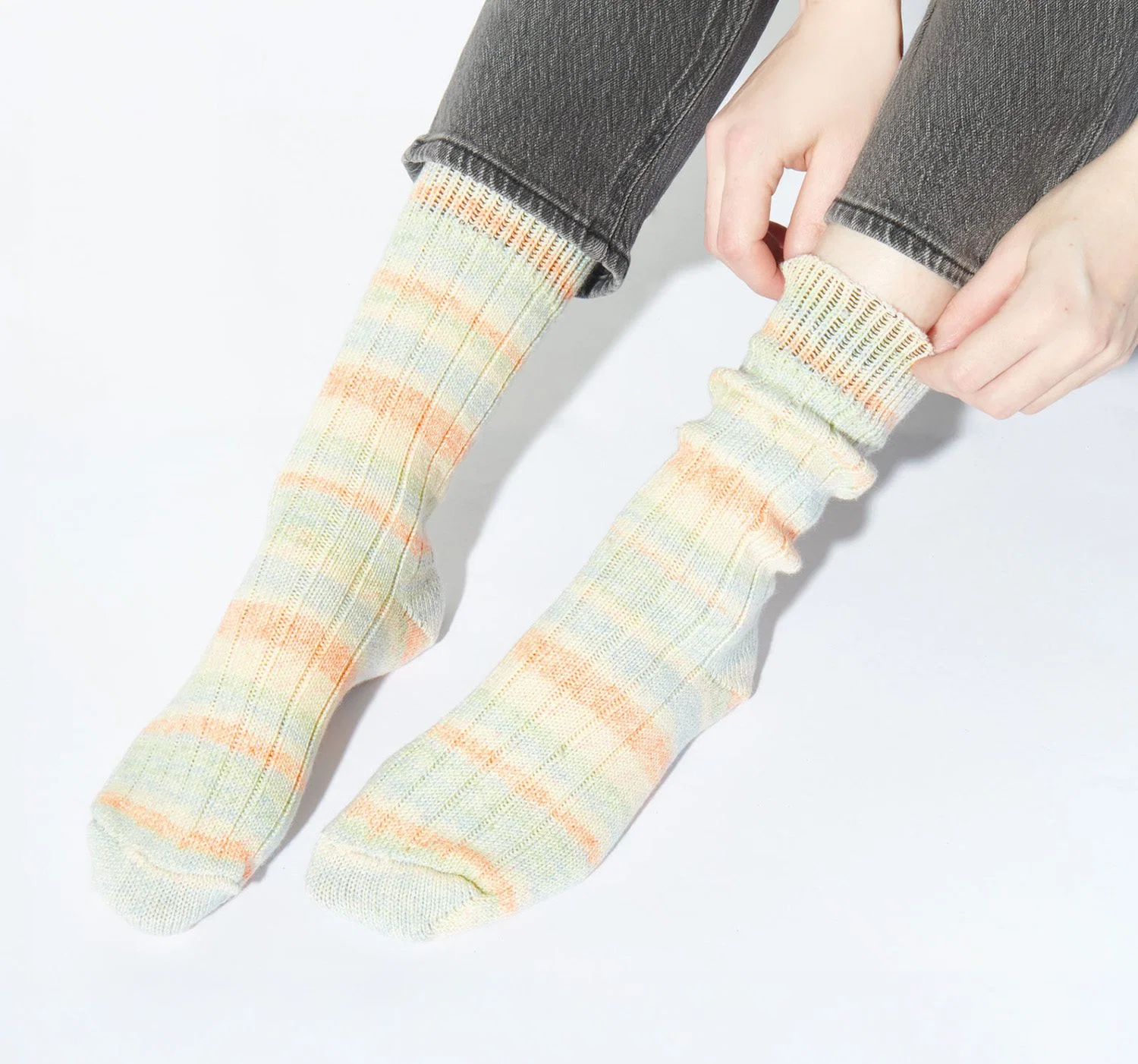 Gestreifte Sommersocken in gelb, orange, grün und blau