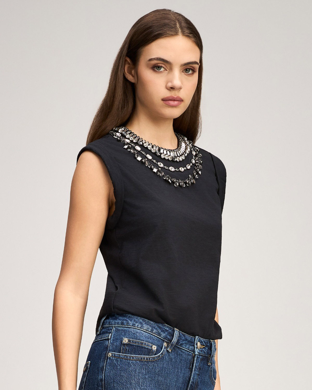 https://cinqasept.nyc/products/chunky-layered-necklace-bella-in-black-zt782g2962z
