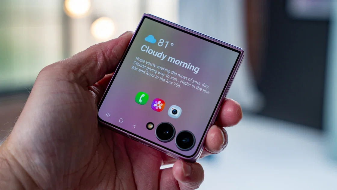 I Tested Samsung's Z Flip 8. It's a Pocketful of Fun, But Could Be So Much More