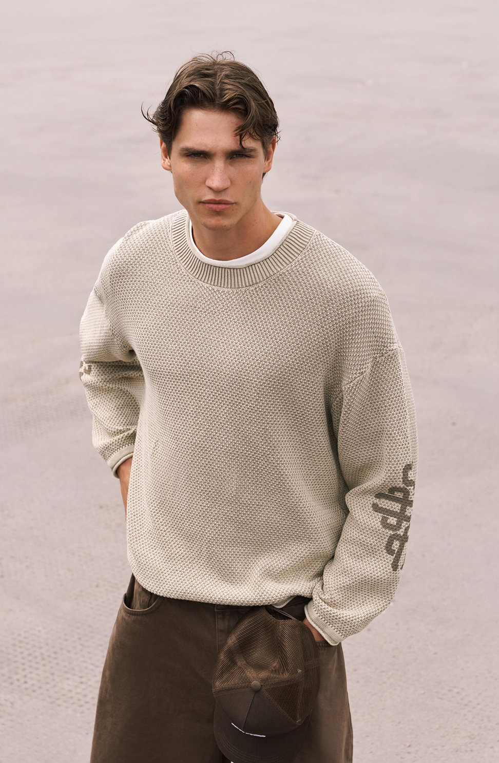 WASHED EMBLEM KNIT CREW